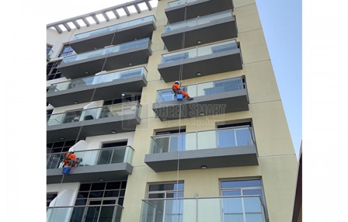 Residential Building Exterior Window Glass Cleaning